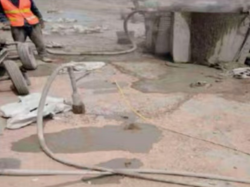 临汾水泥混凝土路面板底注浆技术 路面脱空注浆整治方案